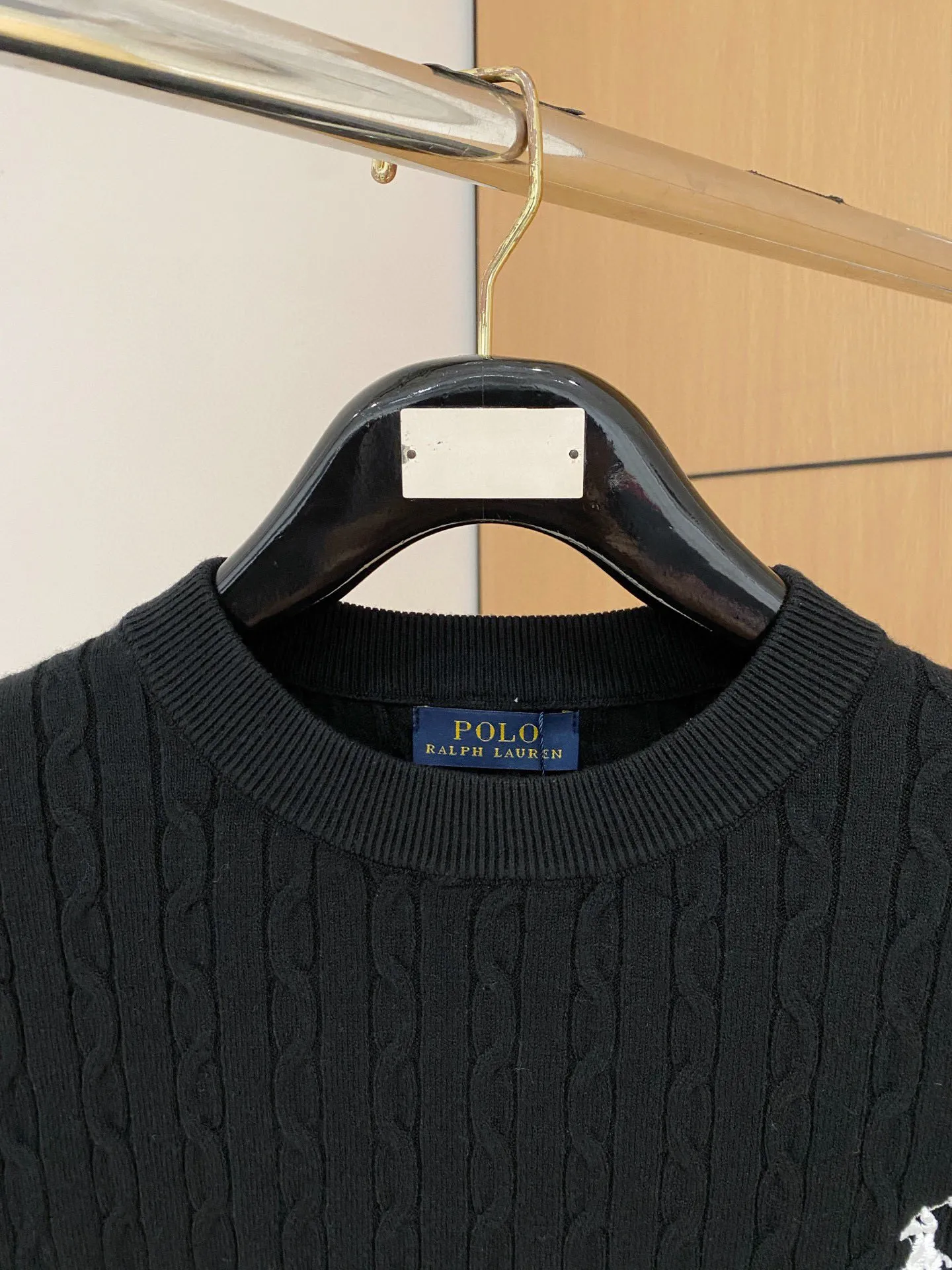 🅿️420 【POLO Paul】Autumn and winter classic round neck pullover sweater, in full condition! ! ! Wool blended fabric, the latest model in 2025, golden ratio! ! Slim-fitting soft gold, versatile and practical item, the combination and practicality are extremely powerful, simple and elegant, and classy! To create your own style, it is highly recommended to buy it in two colors. The standard slim fit tailoring process is suitable for both young and old men. It is knitted from wool and will not cause any discomfort! While keeping warm, it is stylish, textured and wearable, and the classic logo with contrasting colors on the chest feels in place! ! Recommended for regular customers! ! Size M-3XL (maximum wear: 190 pounds)